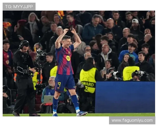 巴萨与巴黎对决裁判争议引发热议球迷怒斥黑哨现象再现